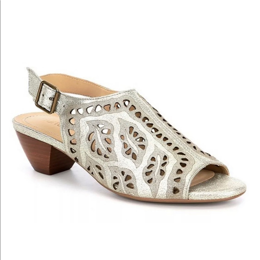 Nurture Sandles size 6M
